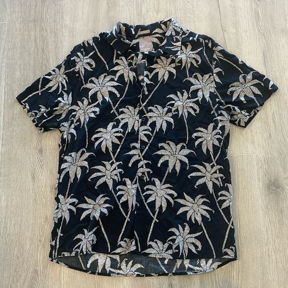 A-Frame Palm Tree Button Down - Picture 1 of 4